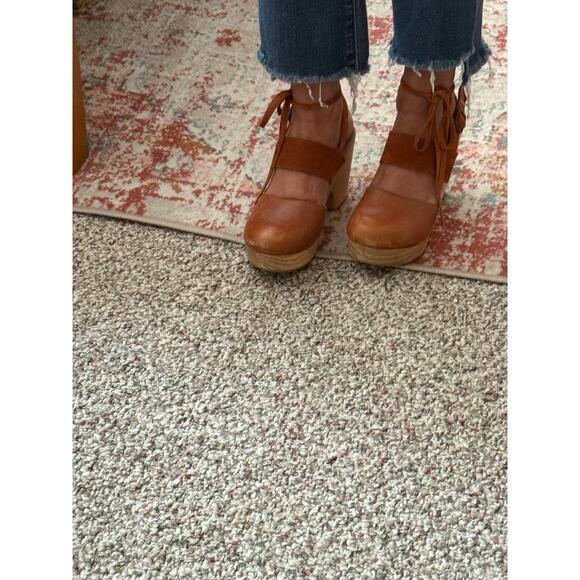 Free People Belmont Style Leather Clogs Size 38 (Fits 7) - Picture 2 of 8